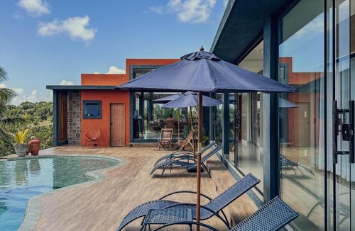 Itacare Bed & Breakfast | La Maison Loosaï -Σlégance com TV