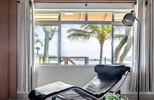Barra da Lagoa Villa | Lakehouse – Exclusive Waterfront Retreat