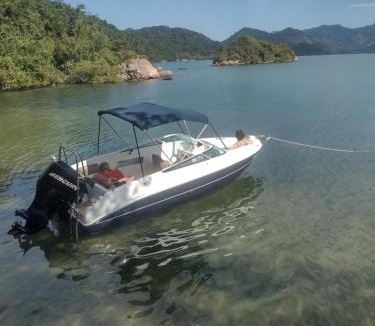 Mambucaba Boat Rental | Lancha melodia paraty