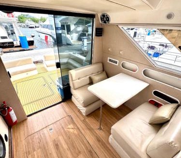 Gloria Boat Rental | Lancha Oceanic RJ