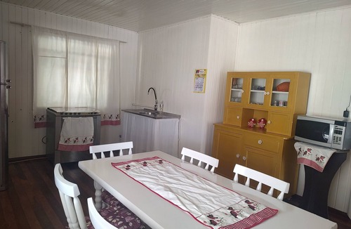 Pato Branco House | Lar acolhedor! Memória, afeto e abraço. Estilo de casa de vó, lembra a infância.