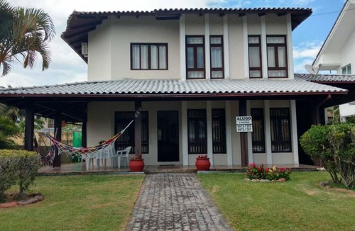 Jurere Internacional House | Large and comfortable 4 bedroom house sleeps 10 adults