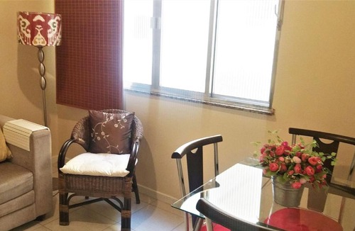 Leblon Apartment | LB206 - Quarto e sala reformado e silencioso no Leblon