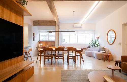 Leblon Apartment | Leblon | 3 BR, 3 min to Beach, Stunning Décor