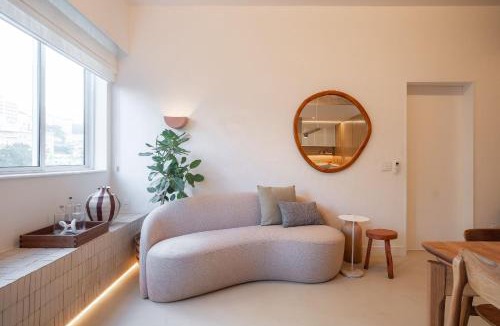 Leblon Apartment | Leblon | 3 BR, 3 min to Beach, Stunning Décor