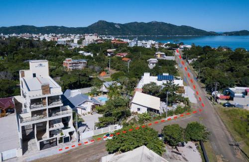 Mariscal Apartment | Lindo Apartamento no Mariscal, Bombinhas, com estacionamento e quintal, a 290 metros da praia do Canto Grande!