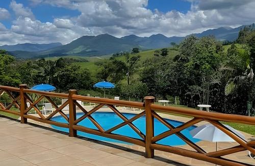 Passa Quatro Apartment | Lindo chalé com lareira, sauna e piscina.