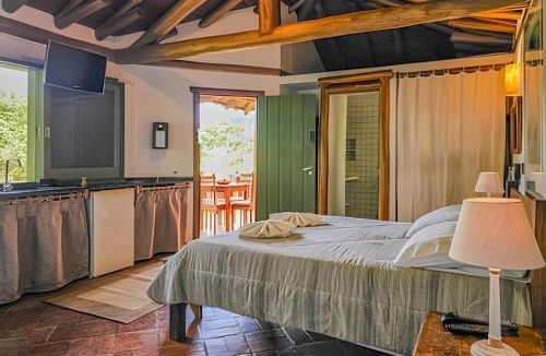 Passa Quatro Apartment | Lindo chalé com lareira, sauna e piscina.