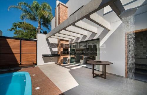 Mariscal House | Lindo duplex geminado na Praia de Mariscal.
