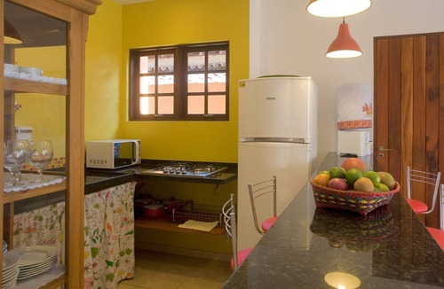 Jabaquara House | Lirio House. front beach. 3 ensuites, 1km from old center, with pool, wifi and BBQ