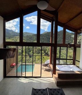 Penedo House | Lobo Freki - Novíssimo Refúgio romântico com vista para a Serra