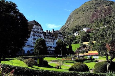 Quitandinha Apartment | Loft Requinte, dentro do luxuoso Palácio Quitandinha com vista para o lago
