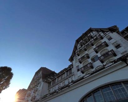 Quitandinha Apartment | Loft Requinte, dentro do luxuoso Palácio Quitandinha com vista para o lago