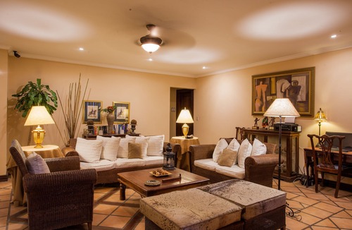 Managua Hotel | Los Robles Charming Colonial Boutique Hotel