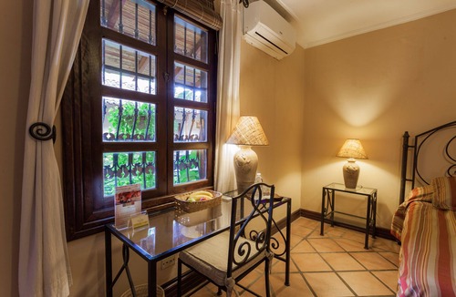 Managua Hotel | Los Robles Charming Colonial Boutique Hotel