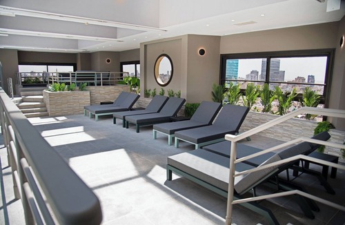 Microcentro Hotel | Luxe Central Suite | Rooftop Pool | Steps to Galerías Pacífico & Teatro Colón