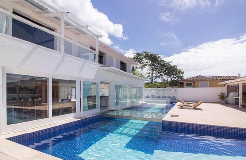 Village da Ferradura House | Luxo na Areia com Academia por Luxury Rentals