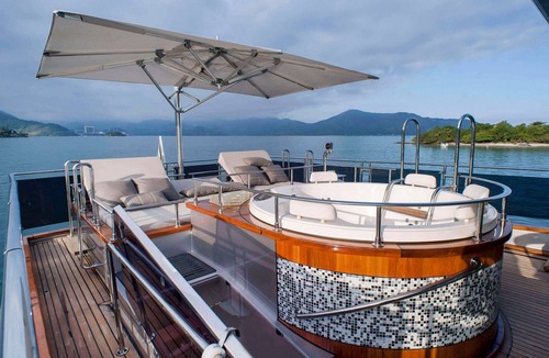 Parque das Palmeiras Boat Rental | Luxurious 112ft yacht in Angra dos Reis - Boa003