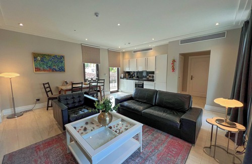 Asuncion Apartment | Luxury 2-bedroom apartment in Asunción with rooftop pool, WiFi and AC