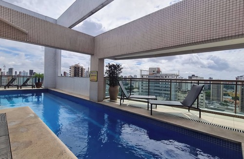 Nazare Condo | Luxury High-Floor Retreat. Rooftop Pool & Views.