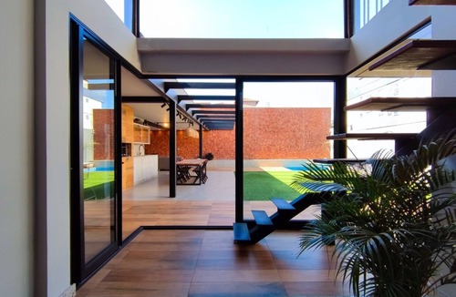 Castelo House | LUXURY HOUSE WITH POOL AND GOURMET AREA