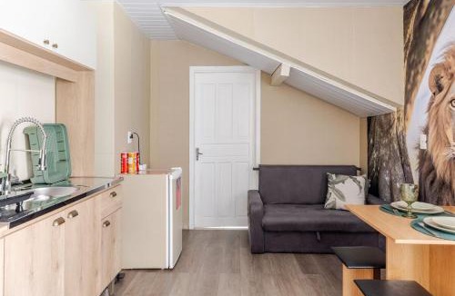 Tabuleiro Apartment | Luxury Suite with Bathtub - 7 min to BC Beach - Up to 4