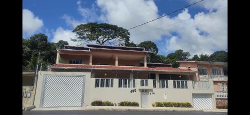 Coroado Hostel | Luz na Floresta