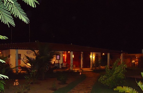 Centro House | Magnificent beach house: swimming pool and tropical garden!