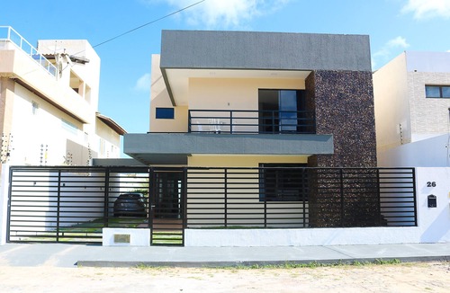 Aruana House | Magnificent house on Aruana beach with swimming pool and barbecue area
