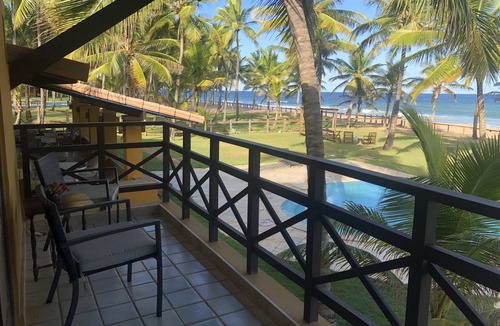 Catu de Abrantes House | Mansion right on the sand at Busca Vida beach.