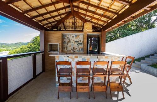 Brava House | Mansion with pool near Praia Brava |Casa Ayana