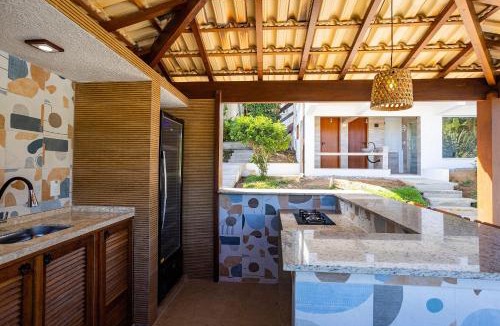Brava House | Mansion with pool near Praia Brava |Casa Ayana