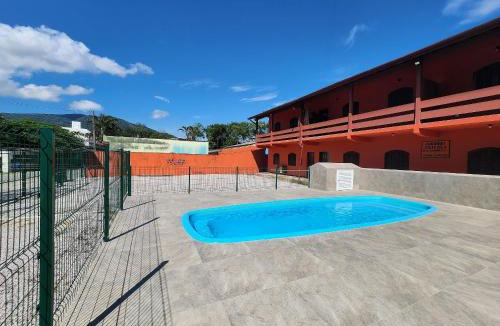 Maranduba Apartment | Maranduba Apartamento Marbela 7 — 2 Quartos, Piscina, 2 Quadras do Mar