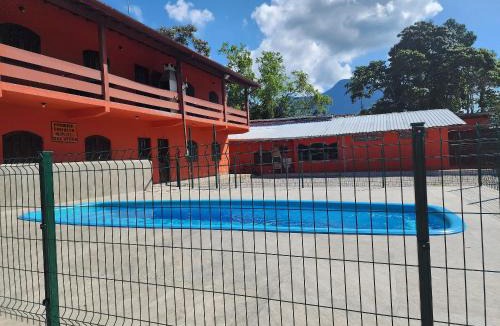 Maranduba Apartment | Maranduba Kitnet Marbela 11 — Aconchegante, Piscina, 2 Quadras do Mar