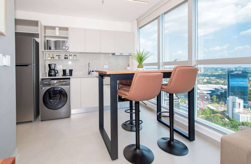 Asuncion Apartment | Modern 1BR in Petra Tower, Skyline Views & Pool