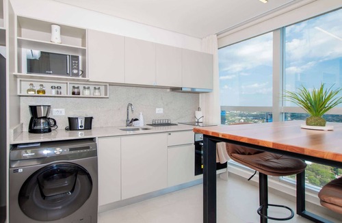 Asuncion Apartment | Modern 1BR in Petra Tower, Skyline Views & Pool