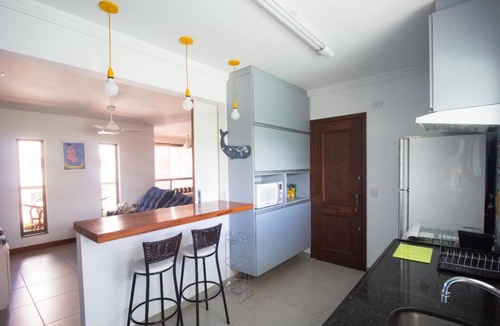 Enseada Apartment | Modern apartment 2 blocks from the beach.