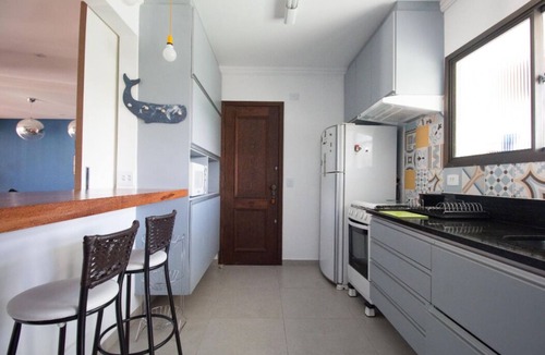 Enseada Apartment | Modern apartment 2 blocks from the beach.