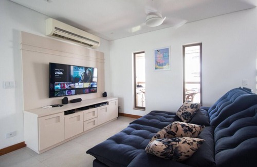 Enseada Apartment | Modern apartment 2 blocks from the beach.