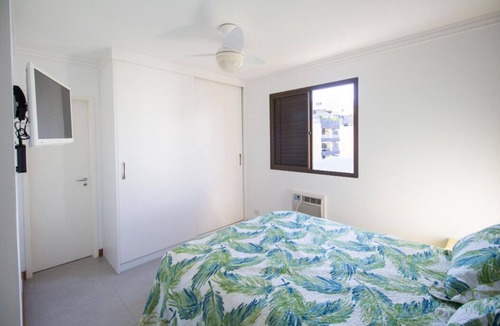 Enseada Apartment | Modern apartment 2 blocks from the beach.