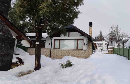 San Carlos de Bariloche Ski Chalet | Modern house with great location, stunning views and BBQ area
