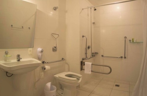 Civic Center Hotel | Modern Comfort Meets Accessibility and Style in Civic Center’s Master Suite
