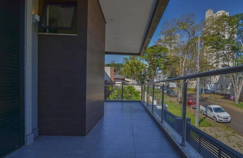 Foz do Iguacu House | Modern entire house with pool near tourist attractions.