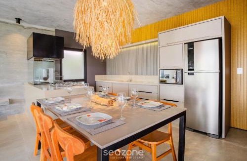 Praia do Rosa House | Modern house with pool next to Surfland ROI00