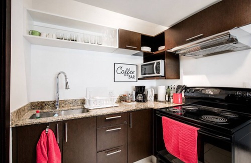 Santa Ana Apartment | Modern Lakeview Penthouse: Pool/Gym/Restaurant