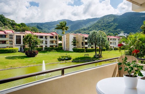 Santa Ana Apartment | Modern Lakeview Penthouse: Pool/Gym/Restaurant