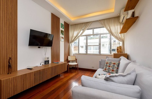 Leblon House | Modern & Quiet 2BR | 5 min from Leblon Beach