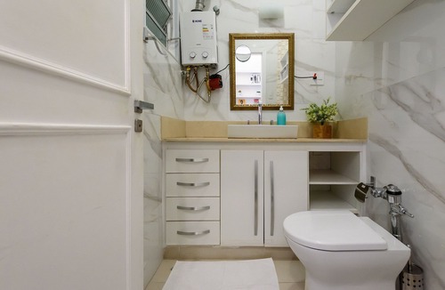 Leblon House | Modern & Quiet 2BR | 5 min from Leblon Beach