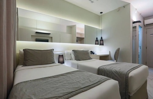Copacabana Hotel | Modern Room Just Steps from Copacabana Beach, Sugarloaf Mountain & Selarón Steps