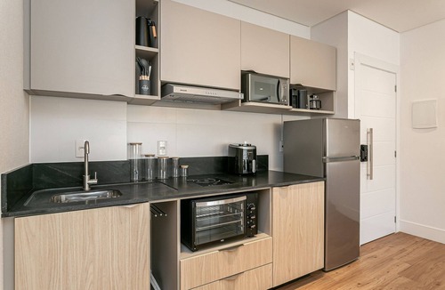 Saco Grande Apartment | Modern Studio | 600MB | Pool & Gym #SG01
